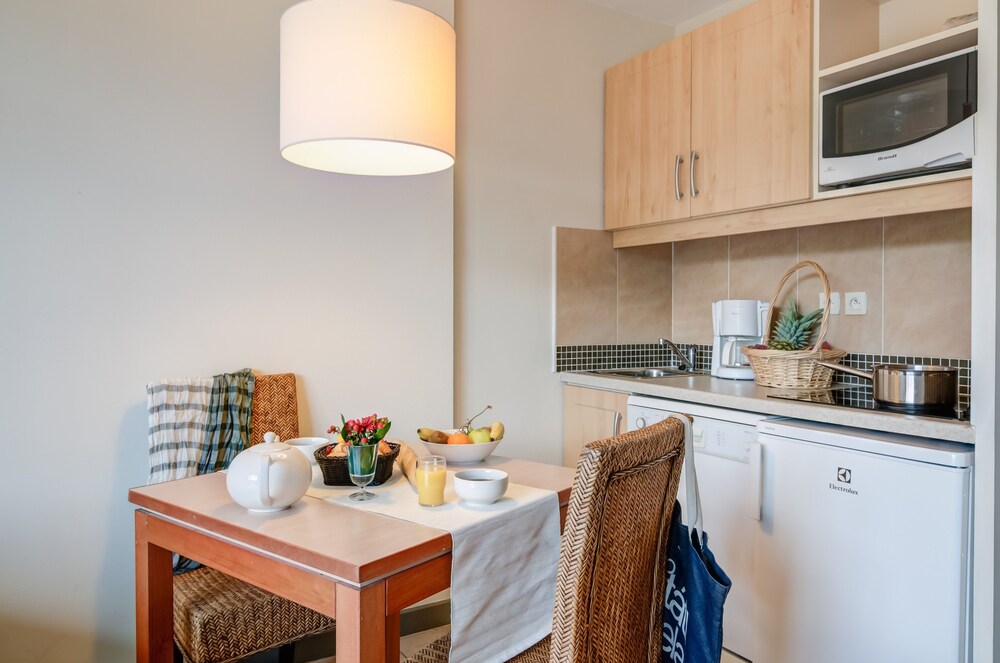 Standard Studio for 2 people Air-conditioned - In-Room Kitchenette
