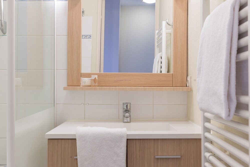 Standard House, 2 Bedrooms (for 6) - Bathroom