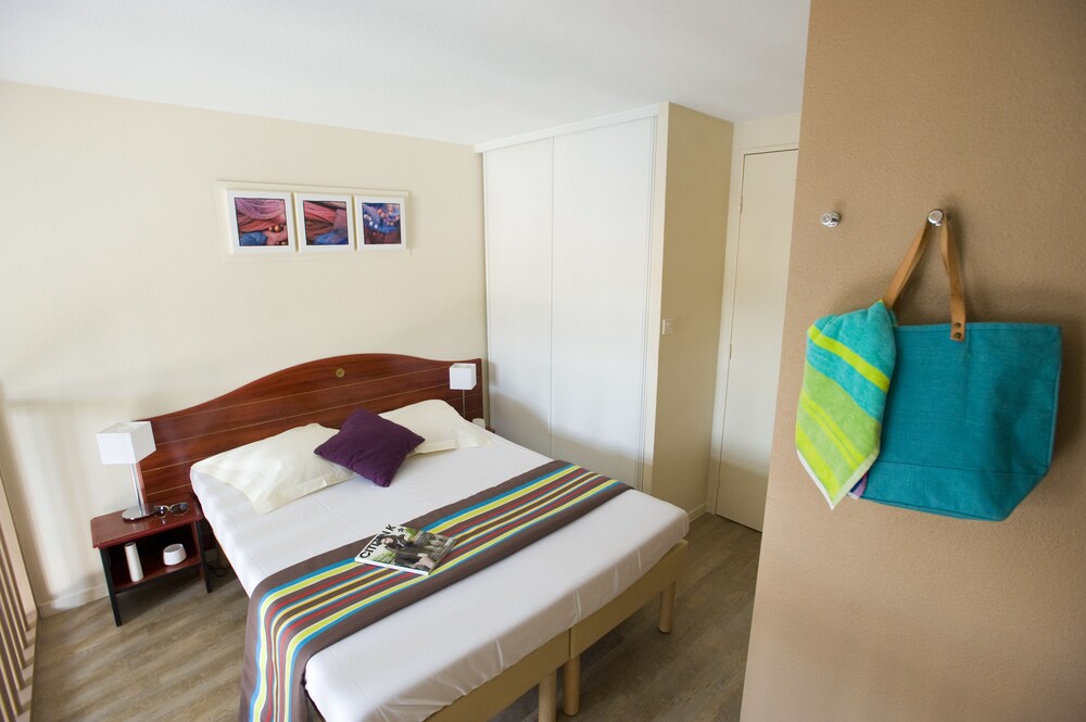 1 bedroom Standard Duplex for 6 - Guestroom