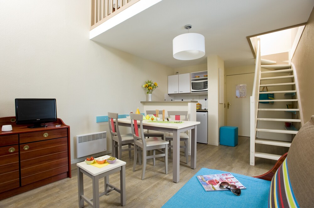 1 bedroom Standard Duplex for 6 - Living Room