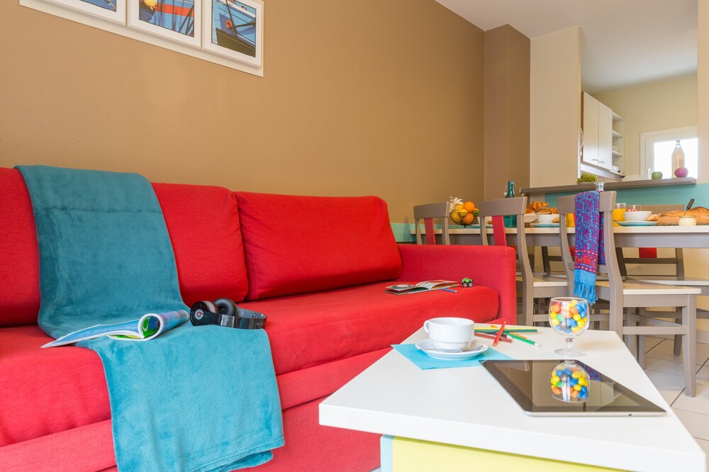 Standard House, 2 Bedrooms (for 6) - Living Area