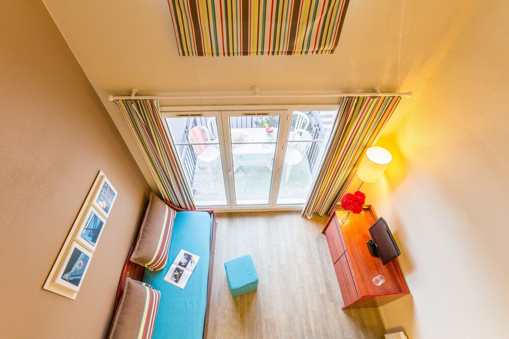 1 bedroom Standard Duplex for 6 - Living Area
