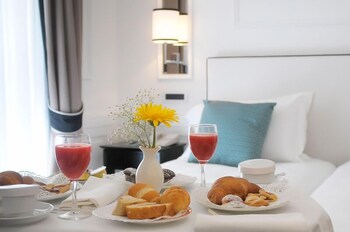 Room Service - Dining