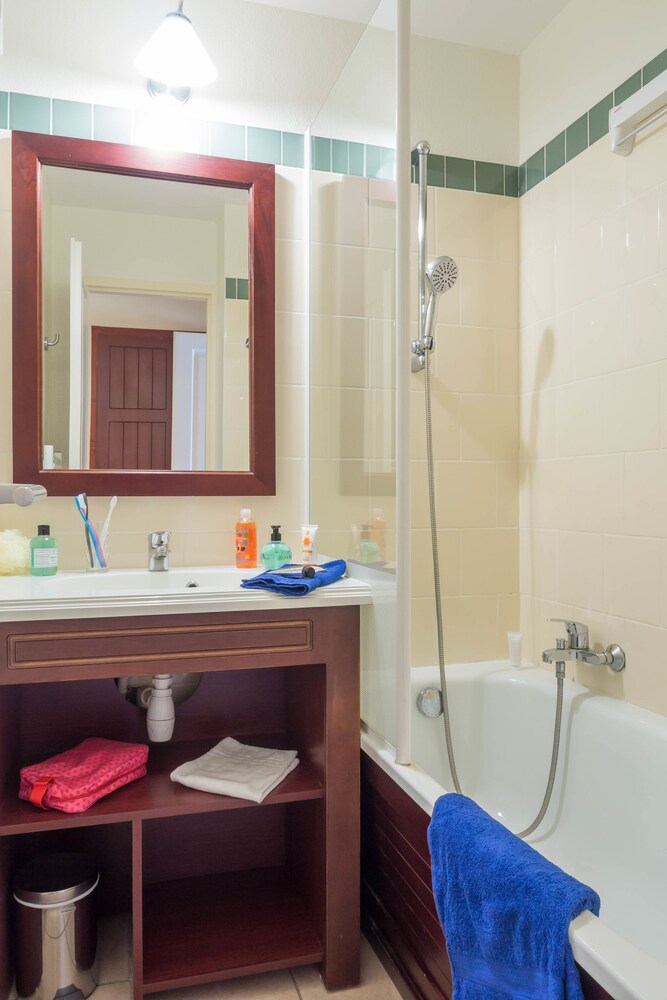 Salle de bain (Appartement Standard (5-6))