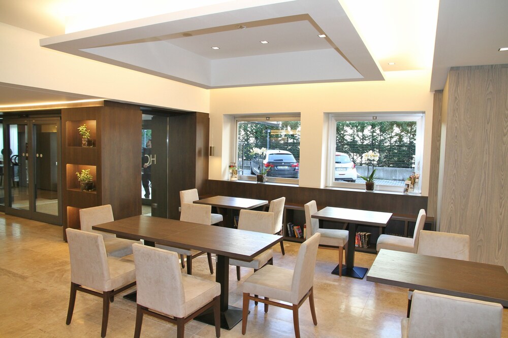 Hotel Bar