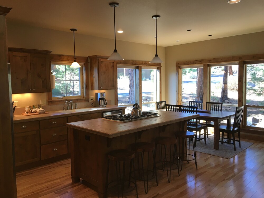 House, 3 Bedrooms, Fireplace (Mount Bachelor Village Resort-Forest ) - In-Room Kitchen