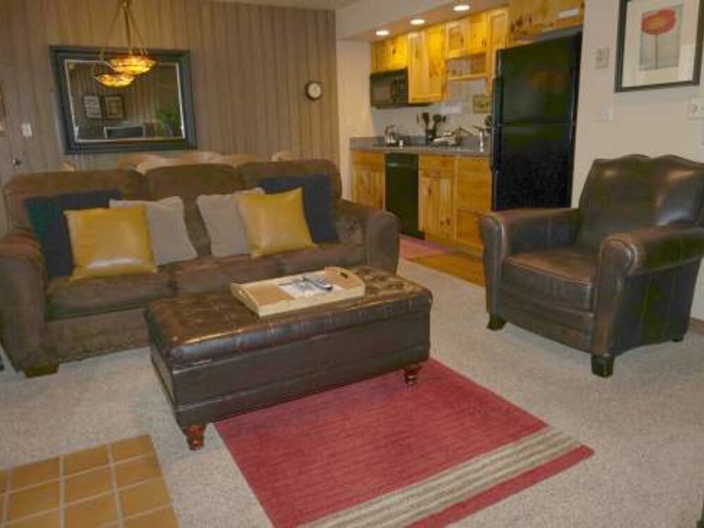 Condo, 2 Bedrooms, Fireplace (Mount Bachelor Village Resort-Ski Hou) - Living Area