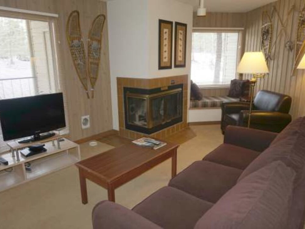 Condo, 2 Bedrooms, Fireplace (Mount Bachelor Village Resort-Ski Hou) - Living Area