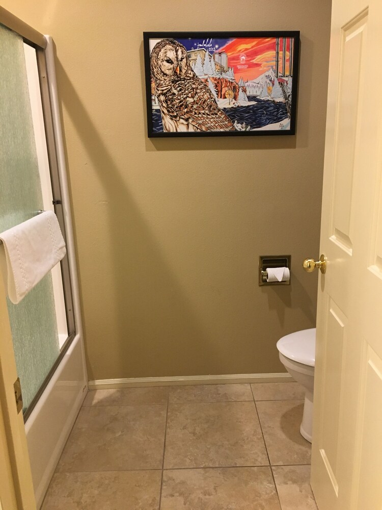 Room, 1 Bedroom (Mount Bachelor Village Resort-River R) - Bathroom