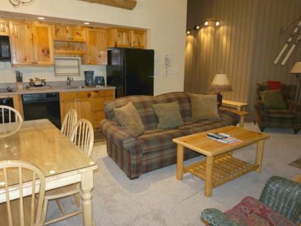 Condo, 2 Bedrooms, Fireplace (Mount Bachelor Village Resort-Ski Hou) - Living Area