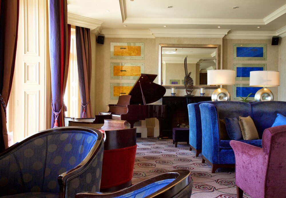 Hotel Lounge