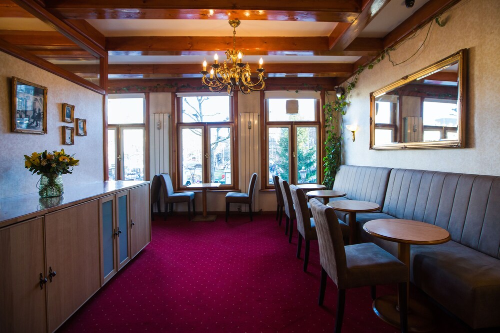 Hotel Bar