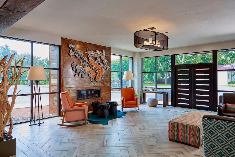 Lobby, Fredericksburg Inn & Suites