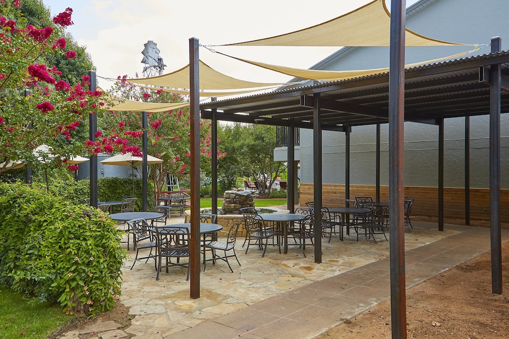 Terrace/patio, Fredericksburg Inn & Suites