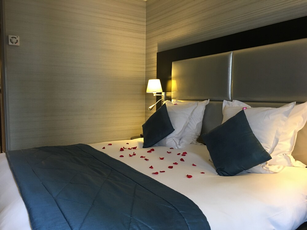 Room Service - Dining