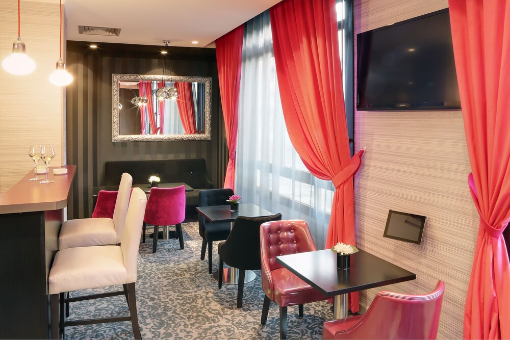 Hotel Lounge