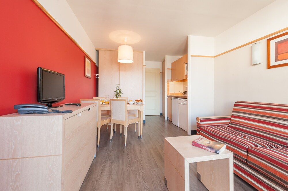 1 Bedroom Apartment 4prs Standard - Living Room