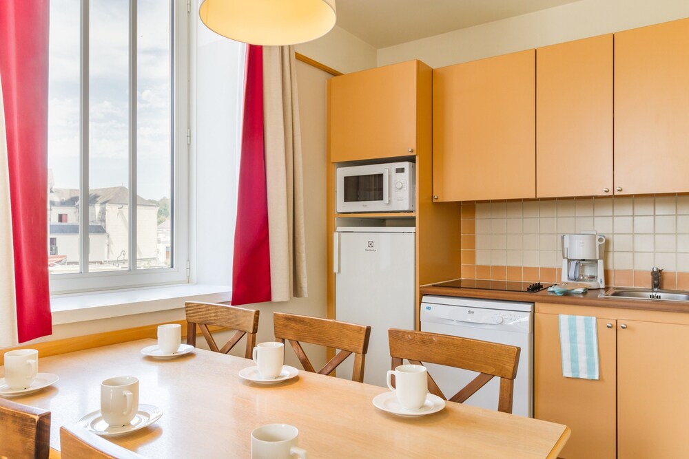 Standard 1/2 Bedroom Apartment for 5/6 people - In-Room Kitchen