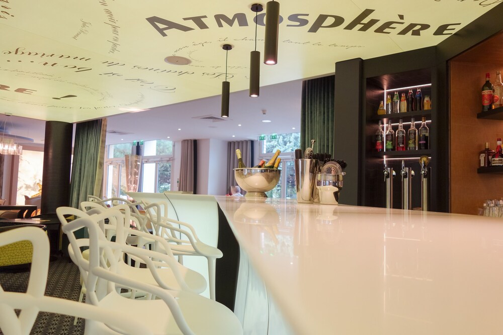 Hotel Bar