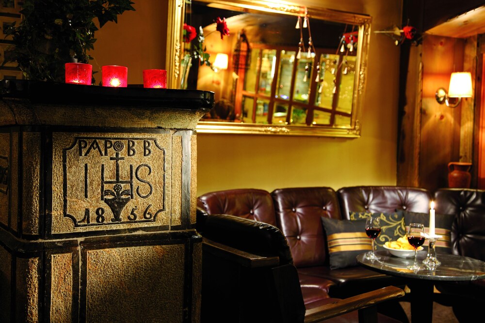Hotel Lounge