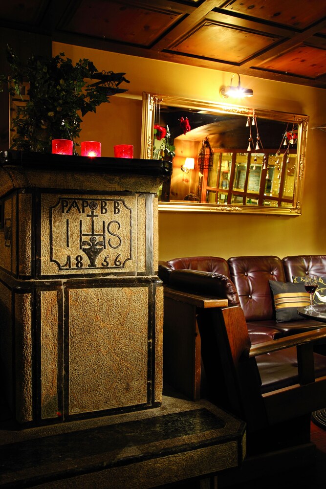 Hotel Lounge