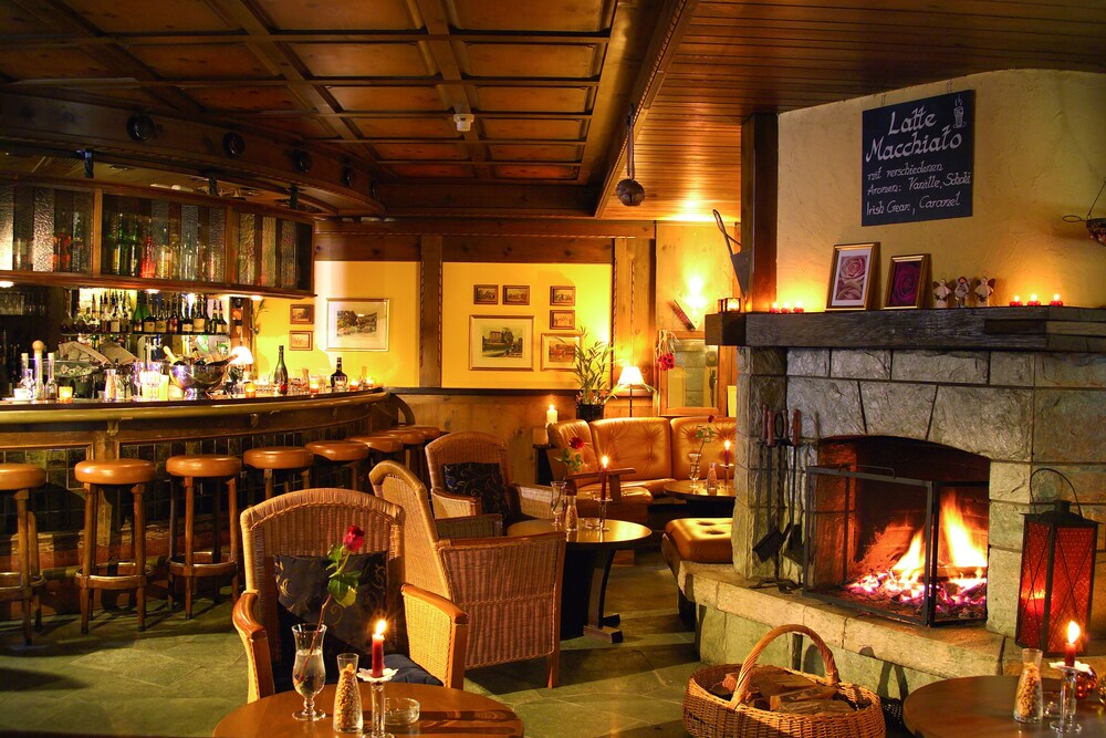 Hotel Bar