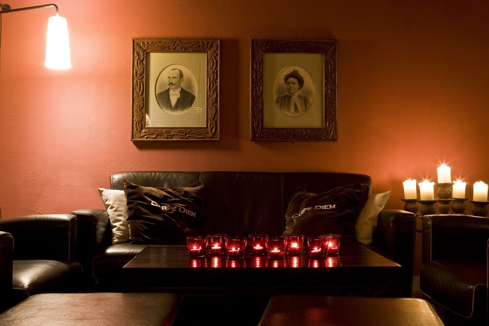 Hotel Lounge