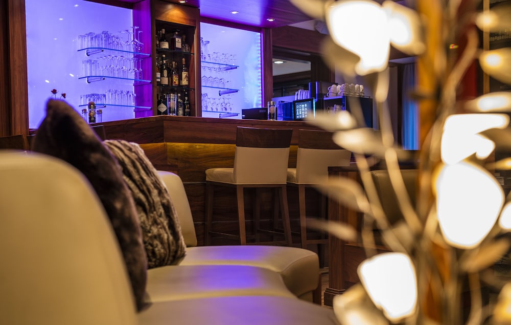 Hotel Lounge