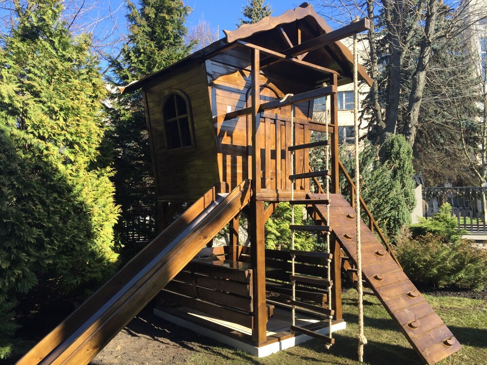 Childrens Play Area - Outdoor