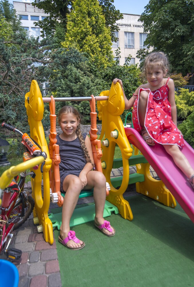 Childrens Play Area - Outdoor