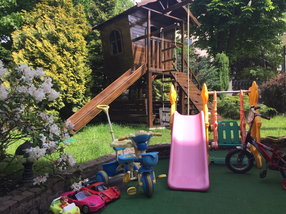 Childrens Play Area - Outdoor