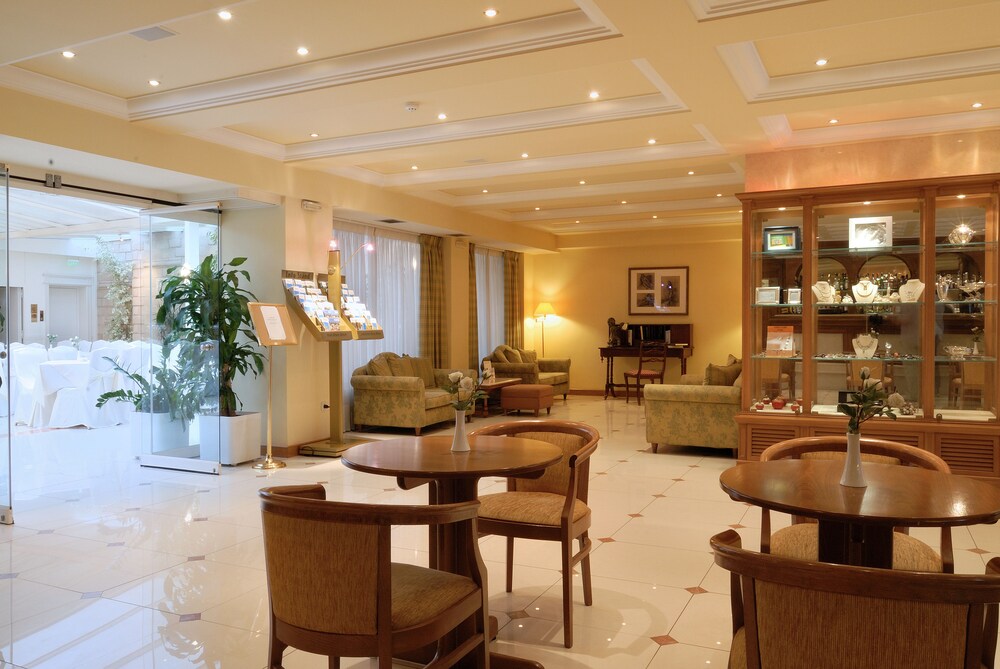 Hotel Lounge