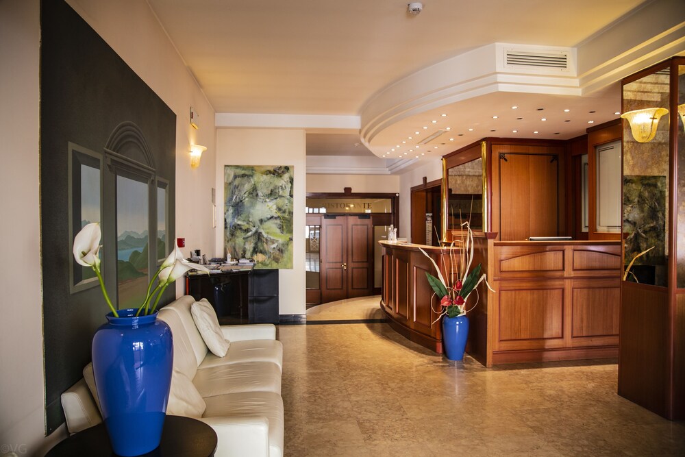 Concierge Desk