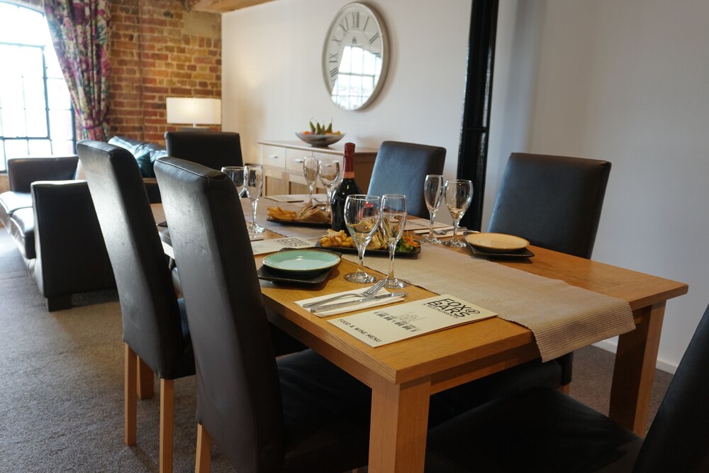 Executive Apartment, 2 Bedrooms - In-Room Dining
