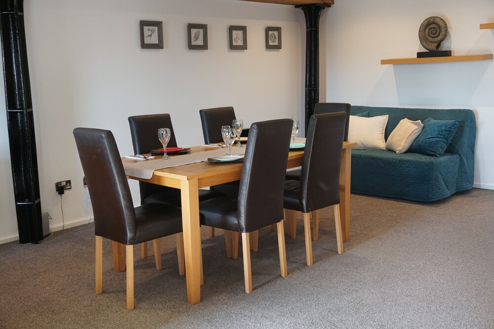 Executive Apartment, 2 Bedrooms - In-Room Dining