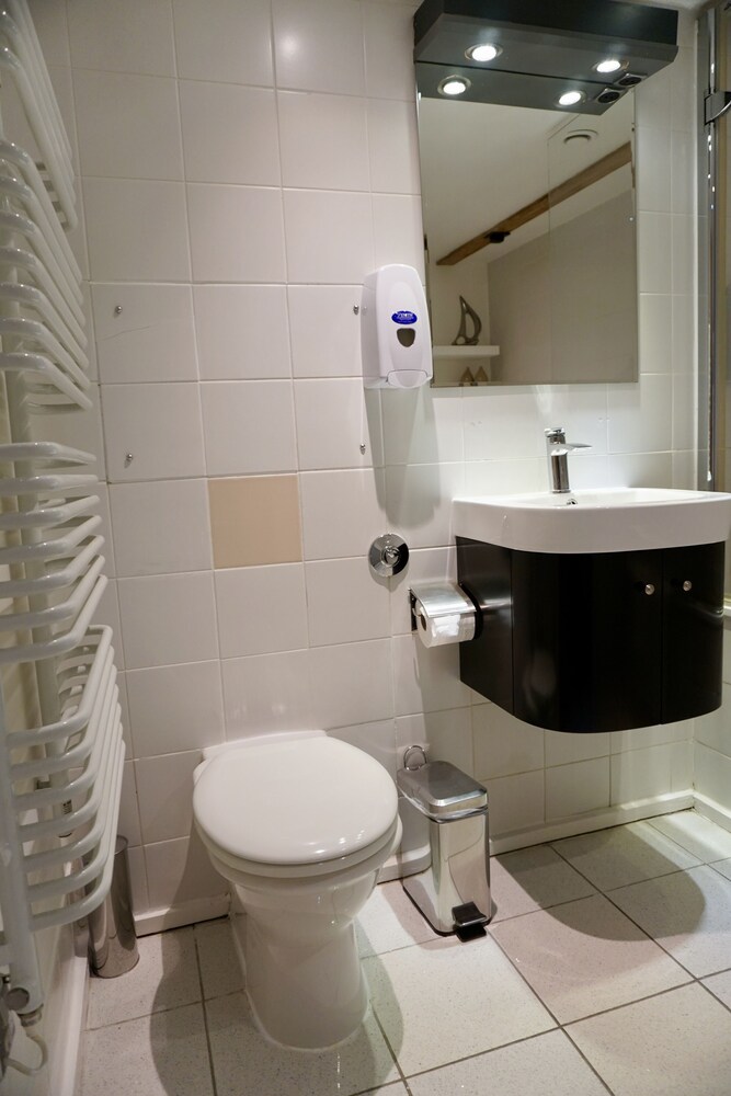 Executive Apartment, 2 Bedrooms - Bathroom