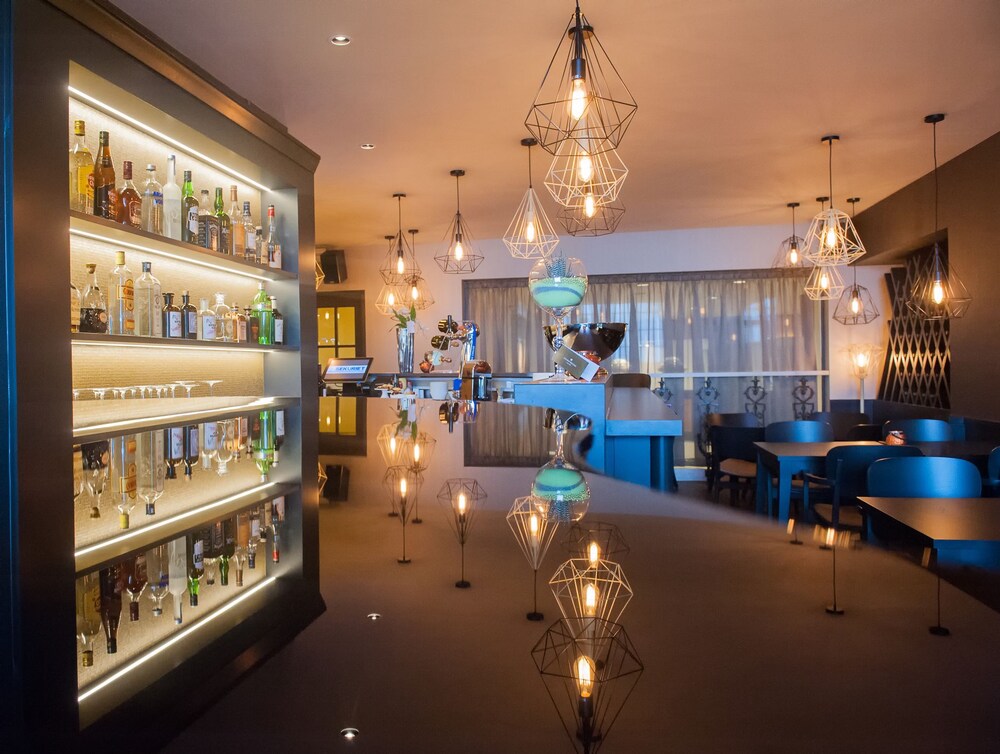 Hotel Bar