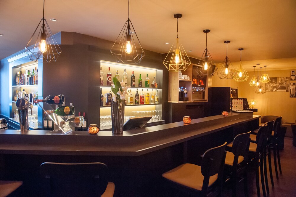 Hotel Bar