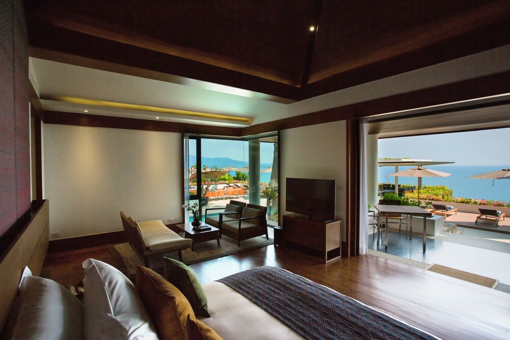 Six-Bedroom Ocean View Residence - Guestroom