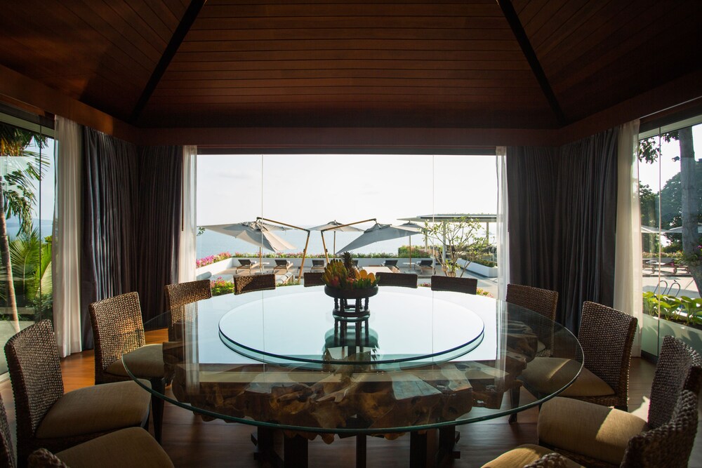 Six-Bedroom Ocean View Residence - In-Room Dining