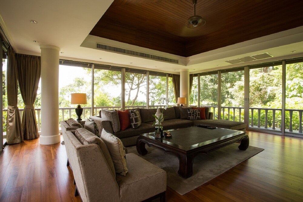 Three-Bedroom Ocean View Residence - Guestroom