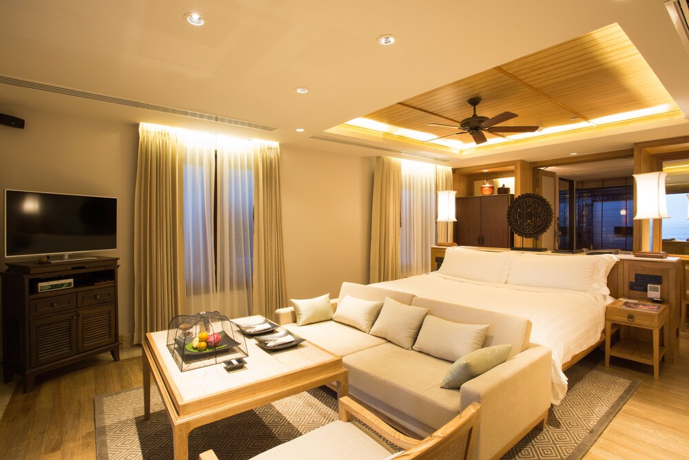 Ocean View Pool Junior Suite - Living Area