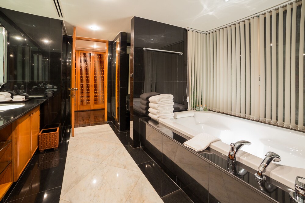 Seven Bedroom Ocean Front Residence - Bathroom