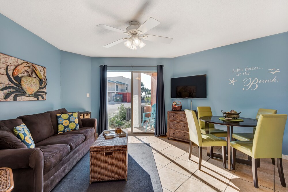 Condo, 1 Bedroom, 1 Bathroom - Living Room