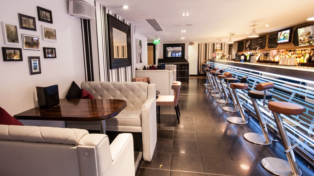 Hotel Bar