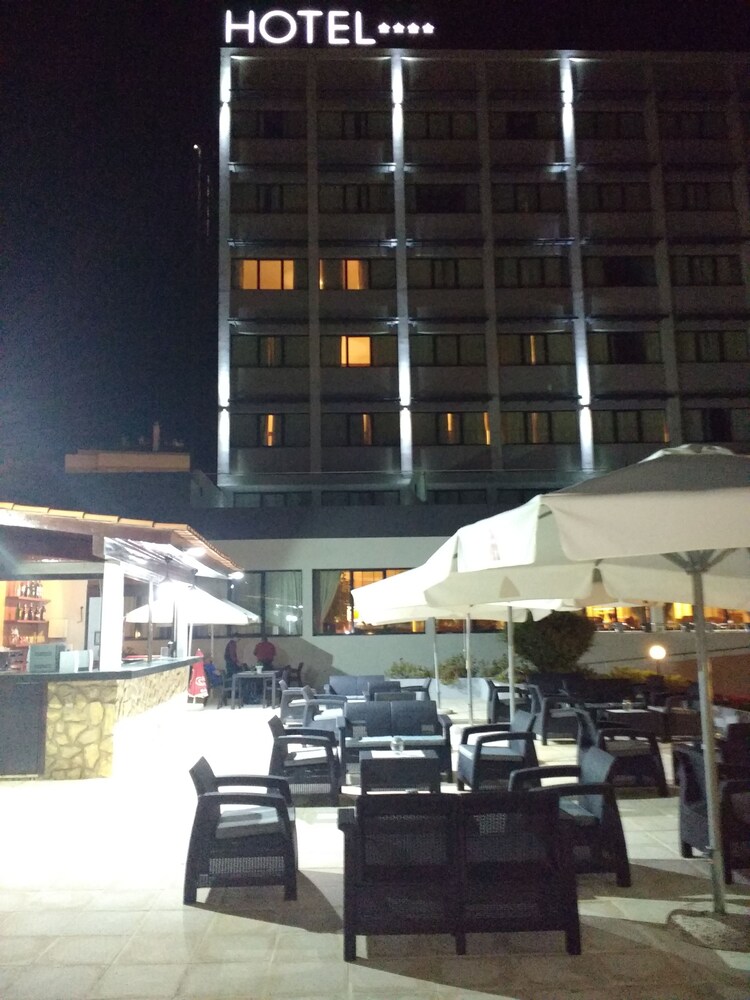 Poolside Bar