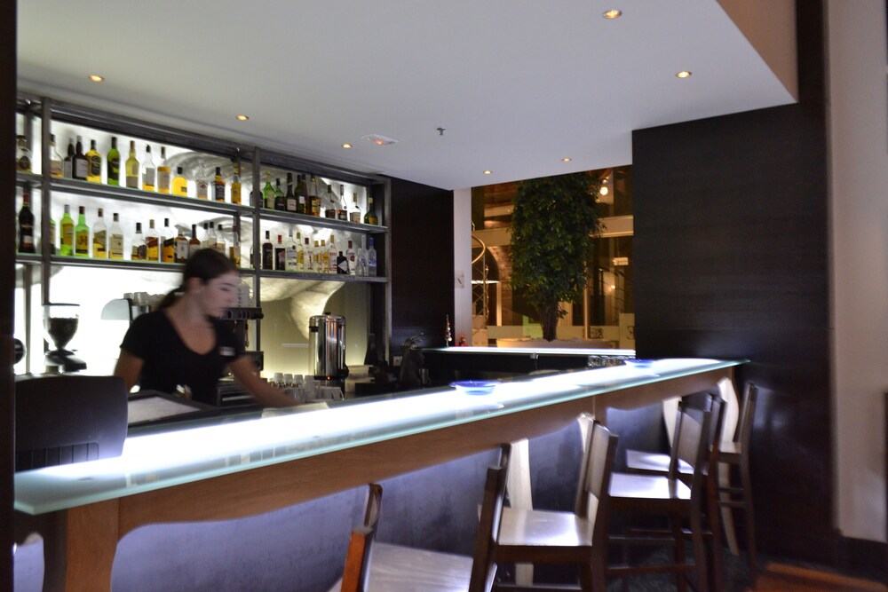 Hotel Bar