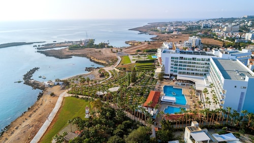 Cavo Maris Beach Hotel
