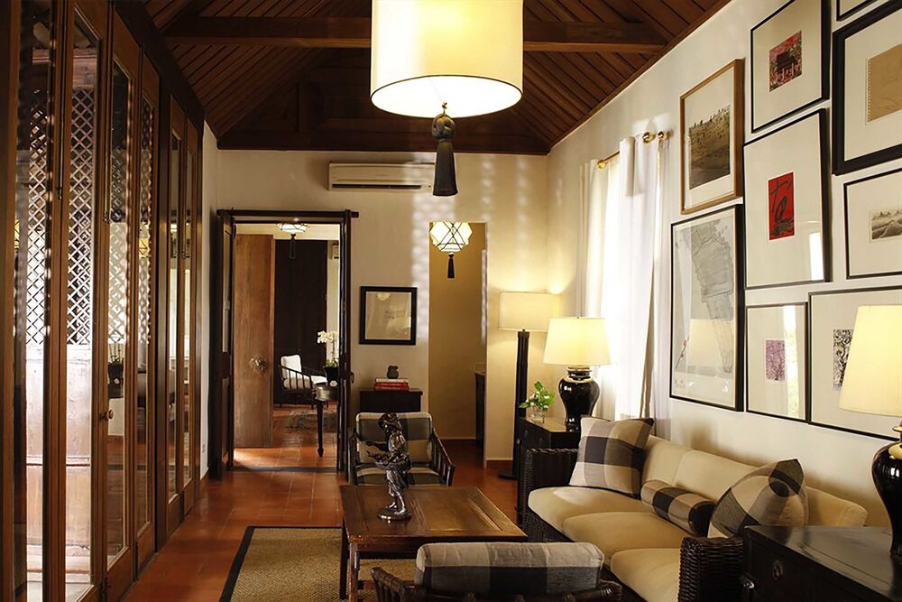 Hotel Lounge