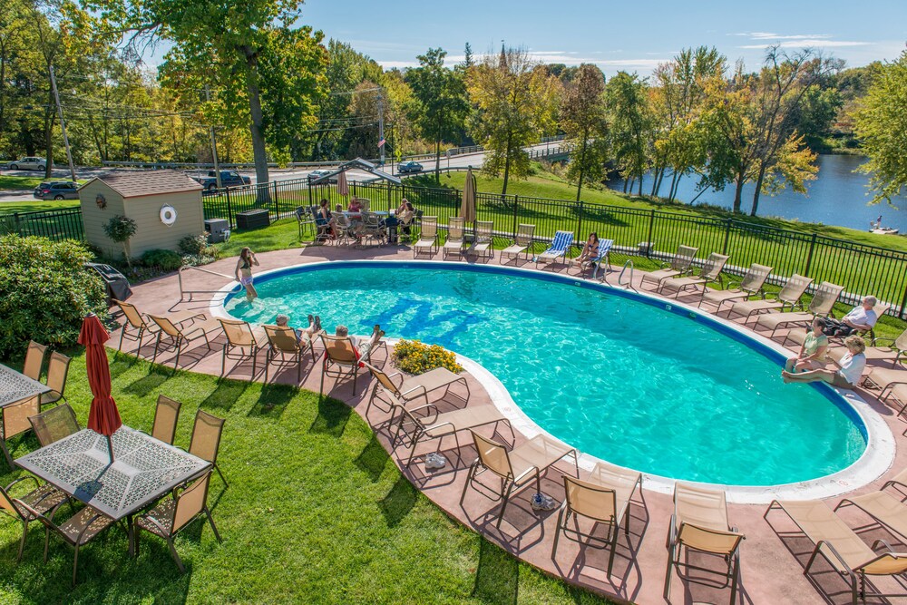 Poolside Bar